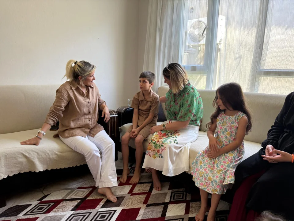 Mahalle sakinleriyle gönül bağı kurdu, ihtiyaçlarını dinledi