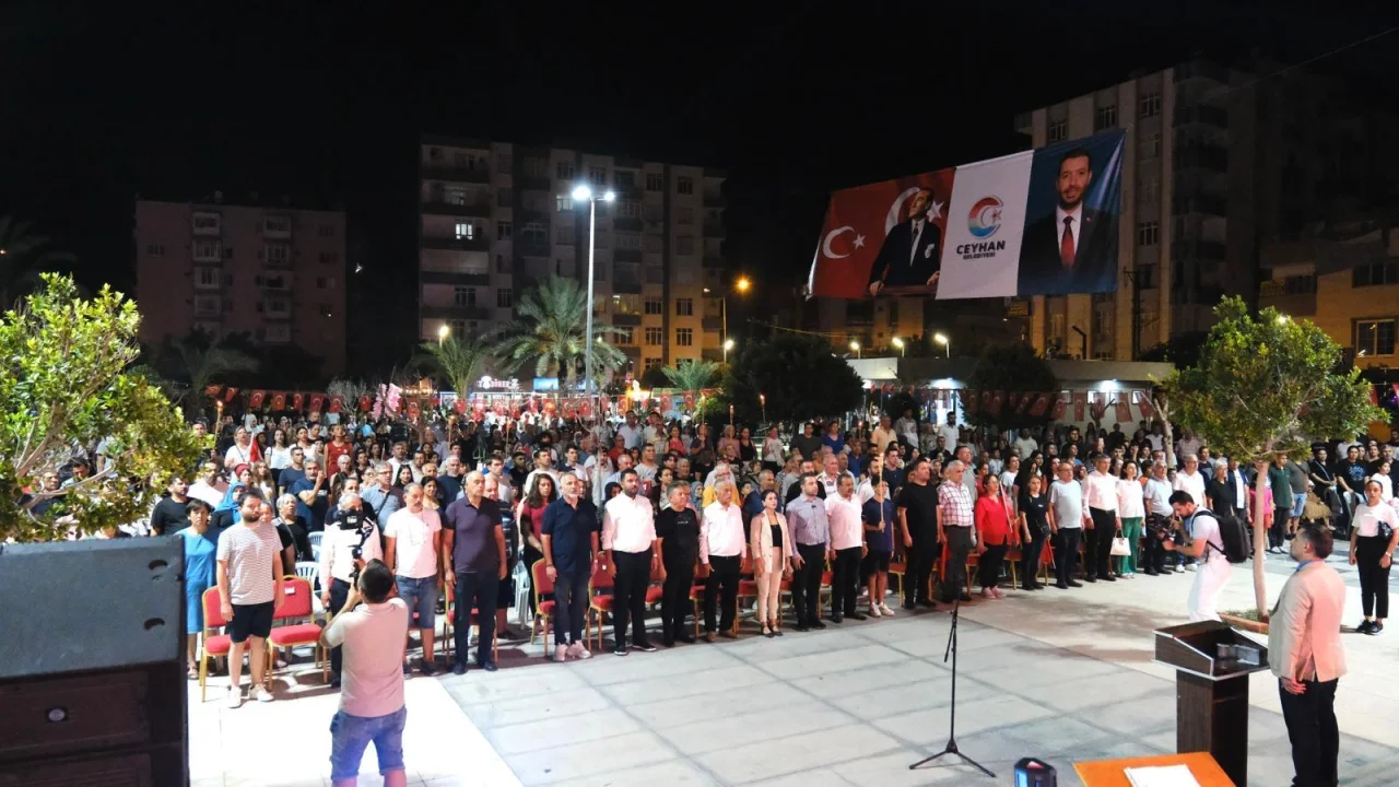 Ceyhan’da Zafer Bayramı Havai Fişeklerle Taçlandı