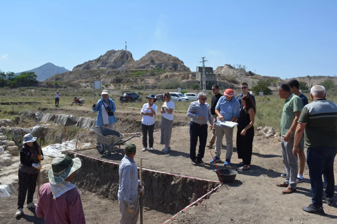 Kaymakam Kurtyemez, Sirkeli Höyüğü Kazılarını Yerinde İnceledi