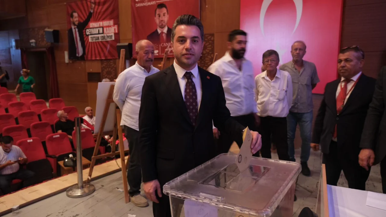 CHP Ceyhan İlçe Kongresinde Caner Aydar Güven Tazeledi