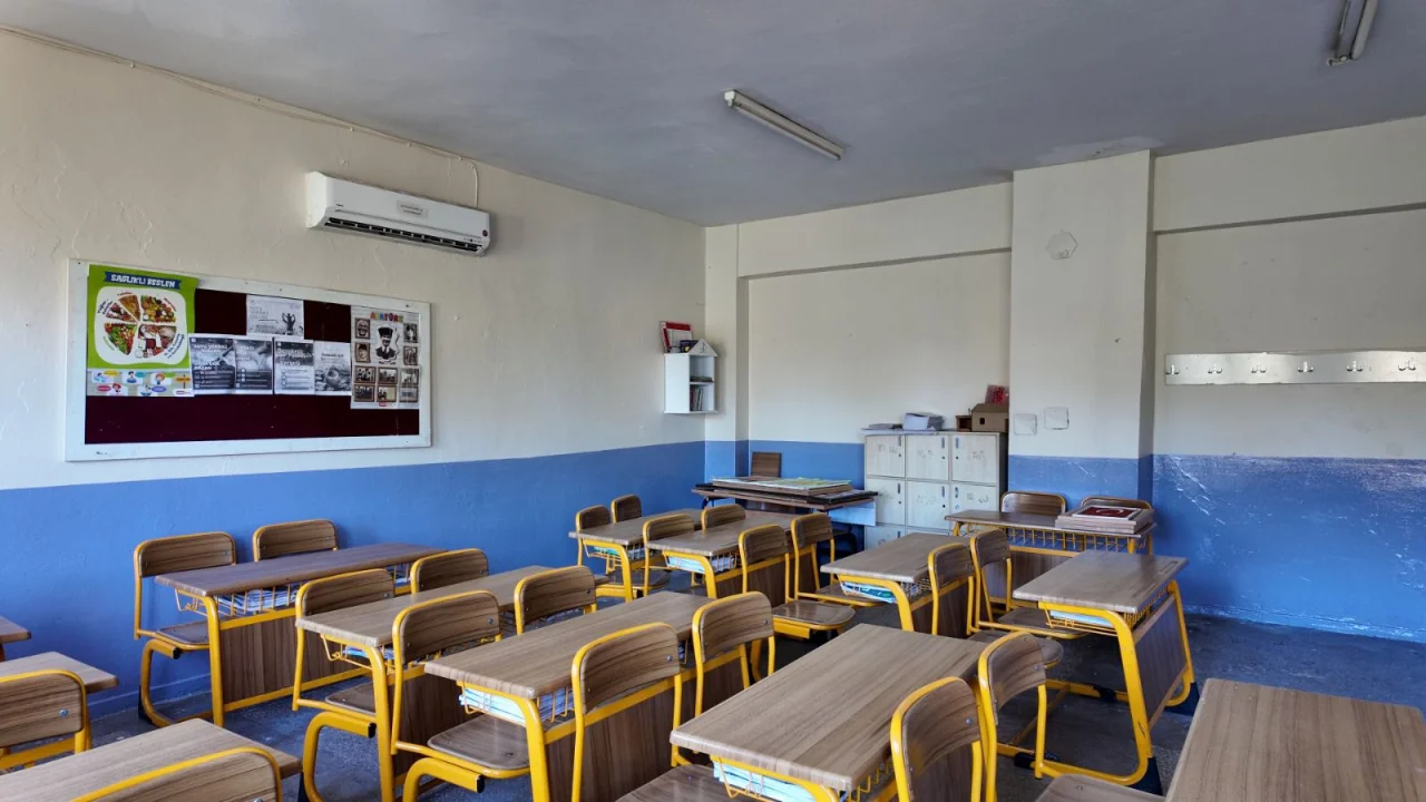 Sarıçam’daki Okullara Boya, Bakım ve Onarım Desteği