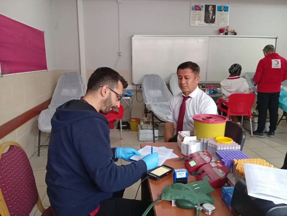 Cengiz Topel İlkokulu’nda Kızılay’a Destek Yağdı: İlk Bağış Bozkurt’tan