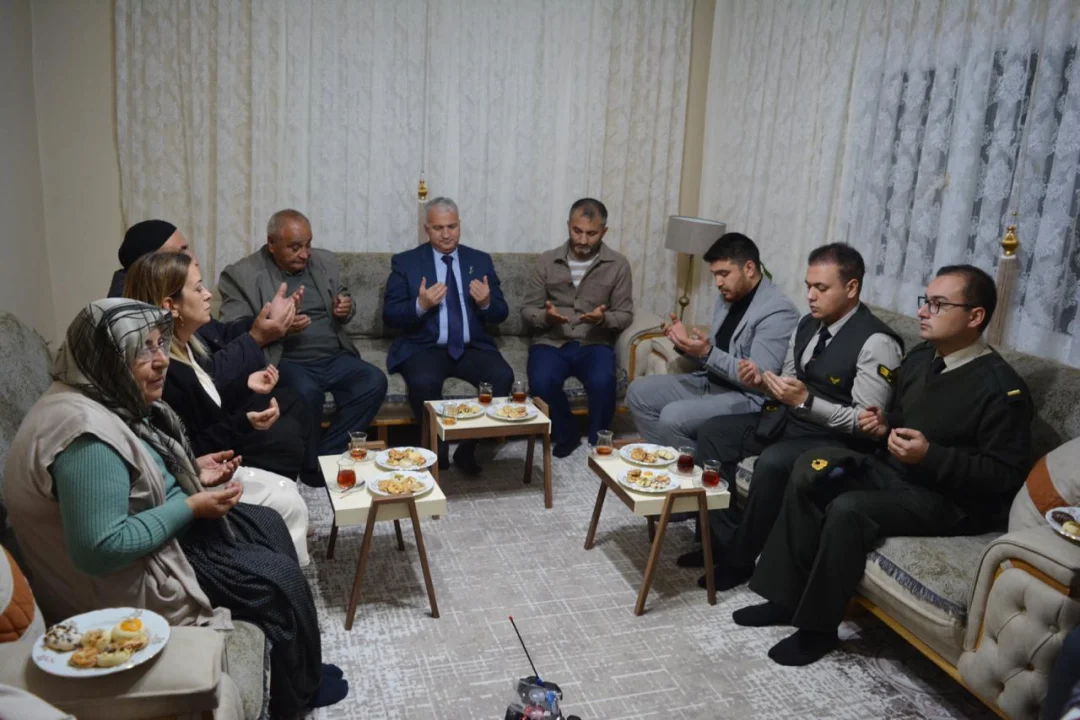 Ceyhan’da Şehit Binbaşı Duman İçin Anma ve Aile Ziyareti