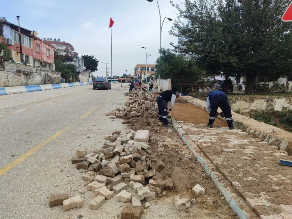 Yumurtalık’ta Hizmet Seferberliği: Caddeler Yenileniyor, Mahalleler Temizleniyor