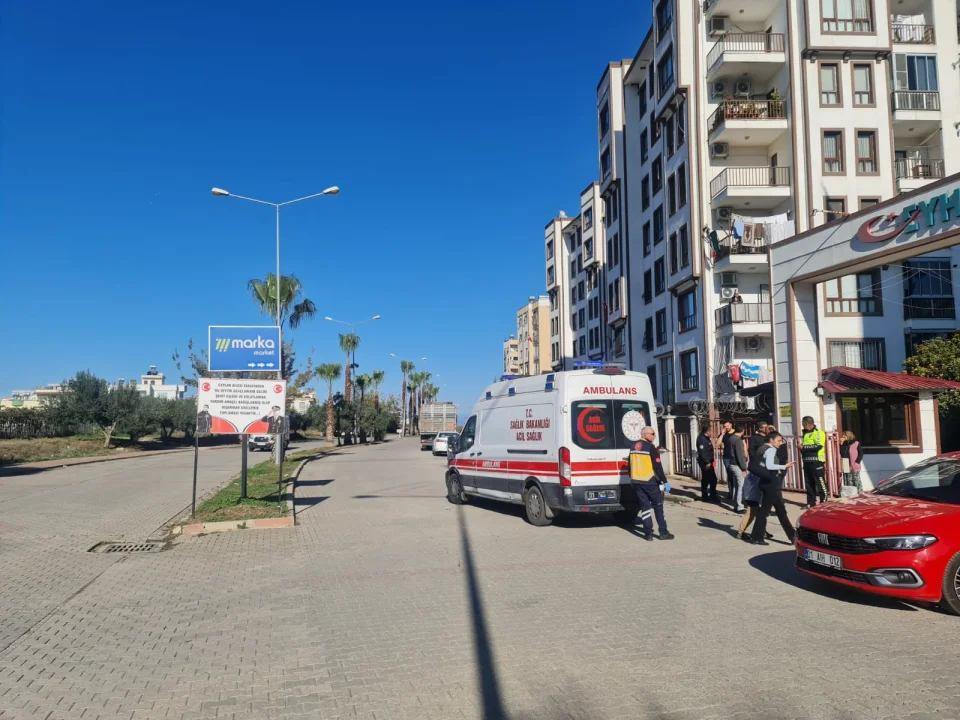 CEYHAN’DA İKİ MOTOSİKLET ÇARPIŞTI: SÜRÜCÜLER YARALANDI