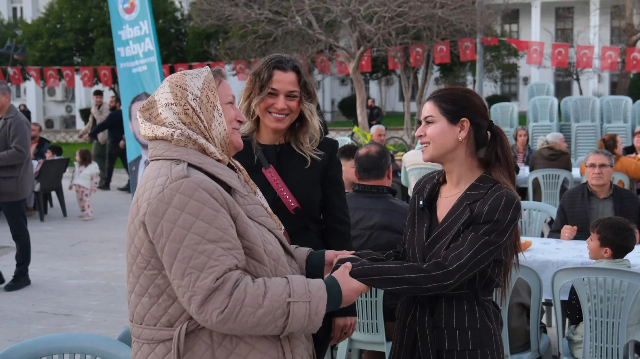 Ceyhan Belediyesi’nden Dev İftar: Meydan Binlerce Vatandaşı Ağırladı