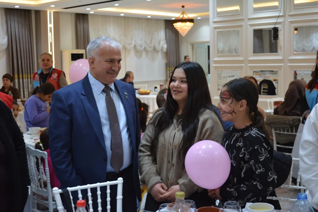 Devlet Şefkati Ceyhan’da İftar Sofrasında: 