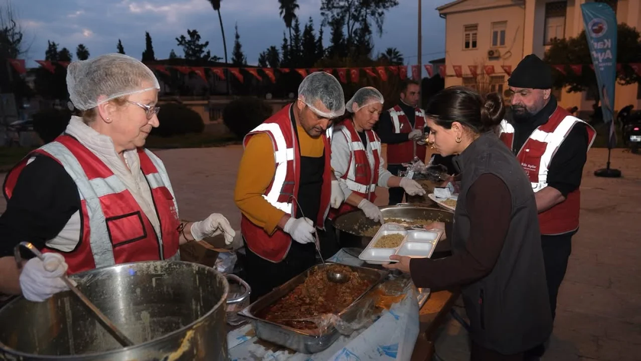Ceyhan’da Ramazan Ayı Boyunca Her Gün Binlerce Kişiye İftar Hizmeti