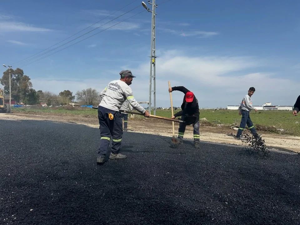 Belediye Ekiplerinden Kent Estetiği Dokunuşu: Kaldırım ve Refüjler Yenileniyor