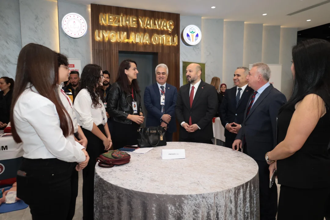 Eğitim ve Sağlık El Ele: Adana’nın Yıldız Öğrencileri Tıp Sempozyumu’nda Buluştu