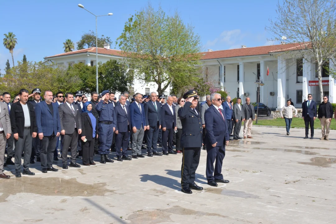 Ceyhan’da Polis Haftası: Çelenk Sunumuyla Başladı, Şehitlikte Dualarla Taçlandı