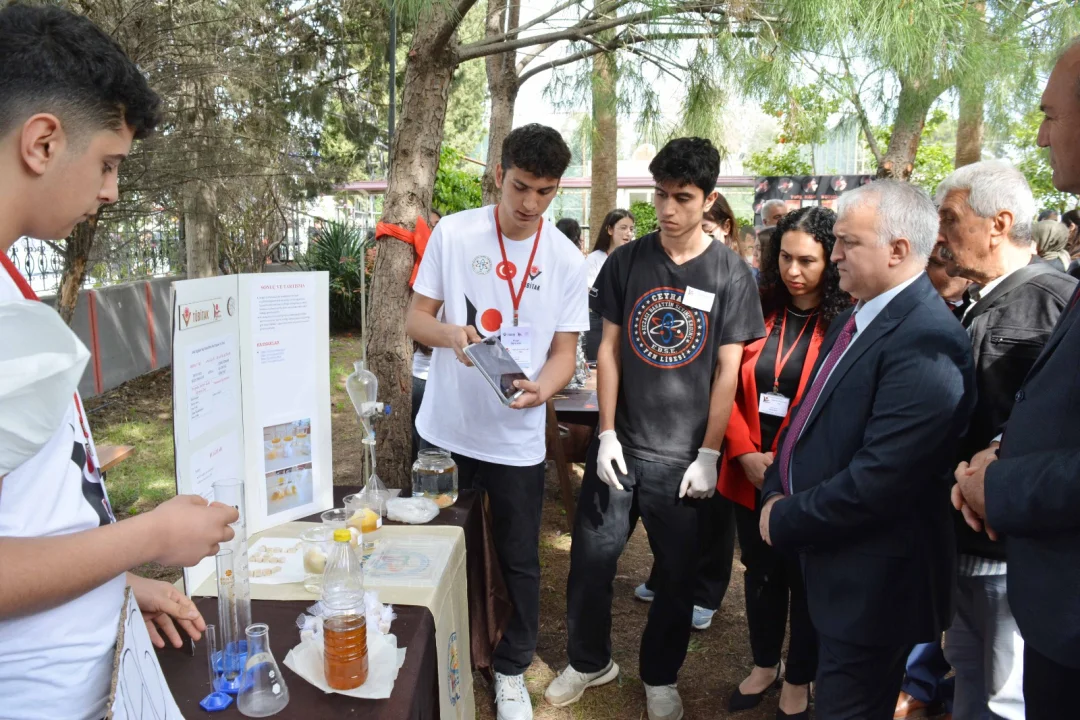 Ceyhan’da Bilim Rüzgarı: Fen Lisesi’nde TÜBİTAK 4006 Heyecanı