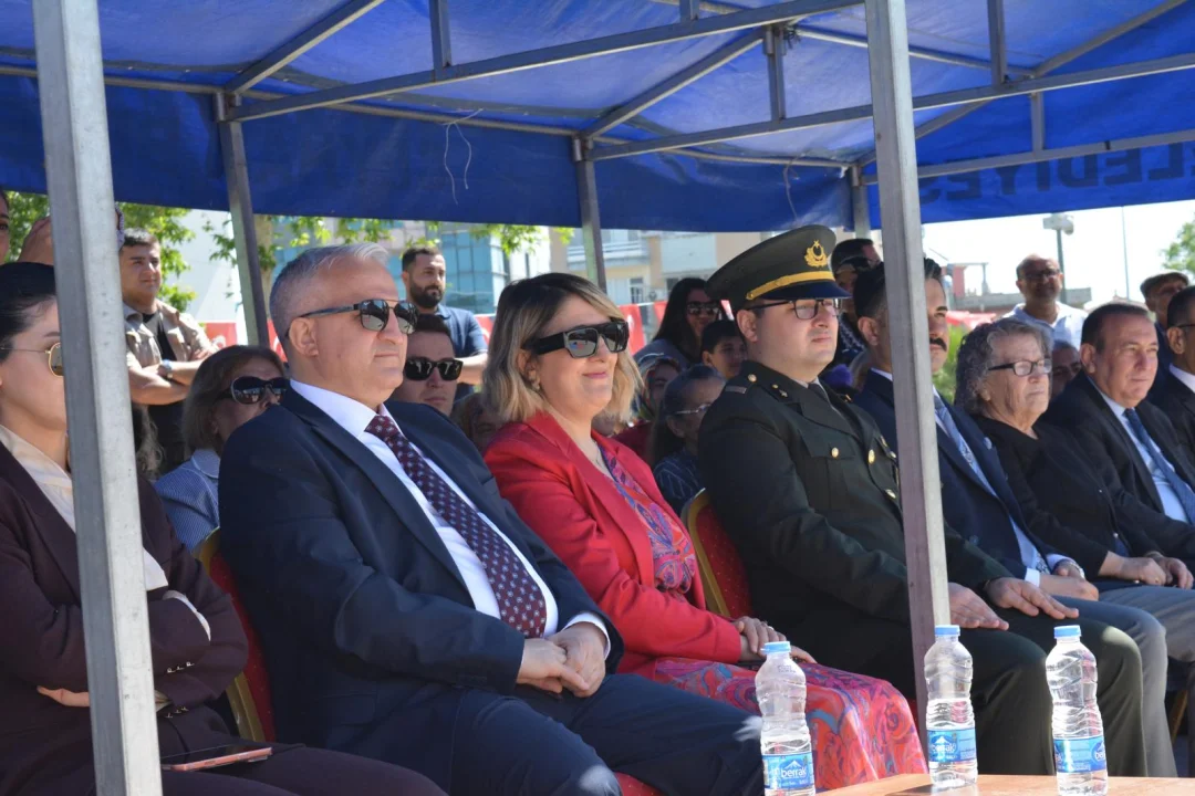 Protokol ve Halk El Ele: Ceyhan’da Bağımsızlık Meşalesi Coşkuyla Selamlandı