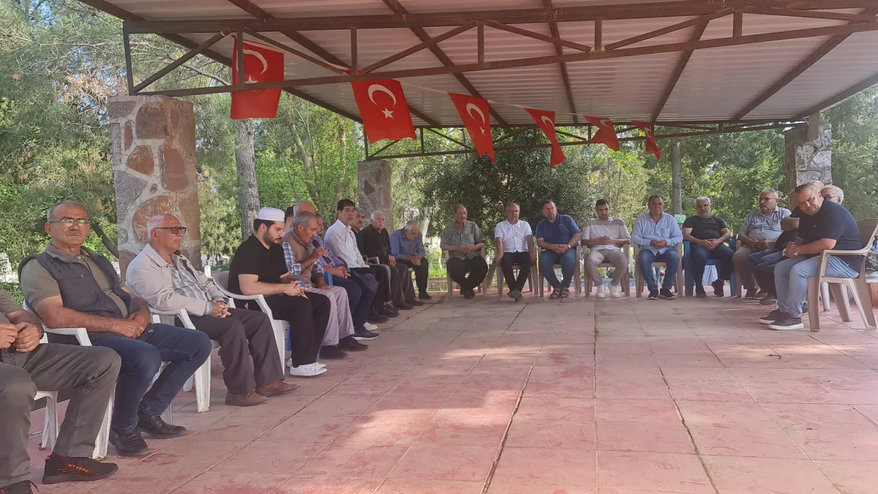 Ceyhan Isırganlı’da Birlik ve Beraberlik Tablosu: Kabir Ziyaretinde Duygusal Anlar