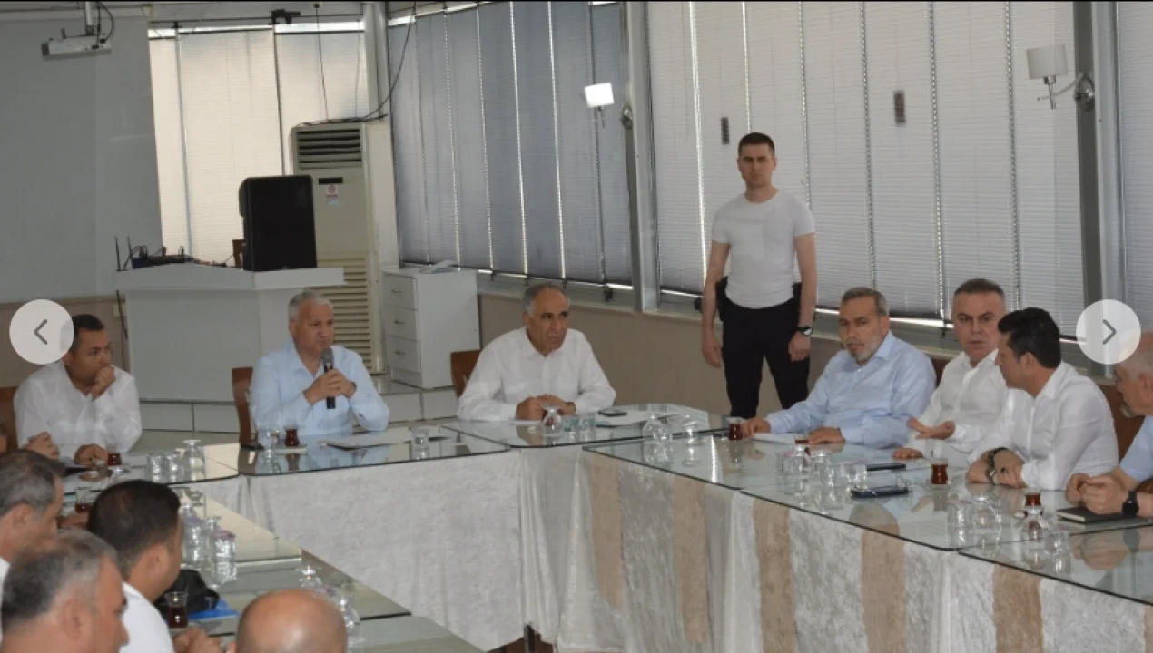 Ceyhan Öğretmenevi’nde Stratejik Buluşma: Kamu Hizmetleri ve Kurumsal Koordinasyon Masada