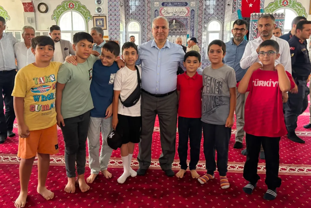 Fahrettin Paşa Camii’nden Şehitliğe: Ceyhan’da Görkemli 15 Temmuz Anma Programı