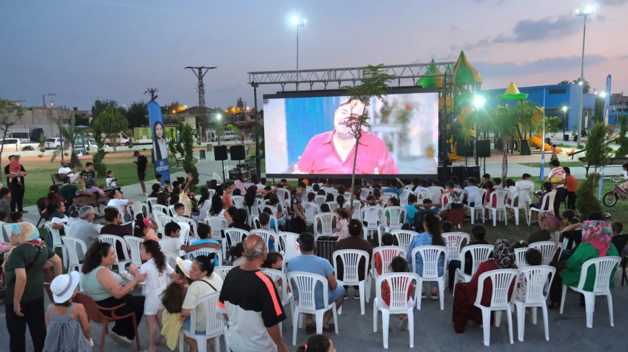 Ceyhan Belediyesi’nden Kültür-Sanat Hamlesi: Açık Hava Sinema Günleri Başladı