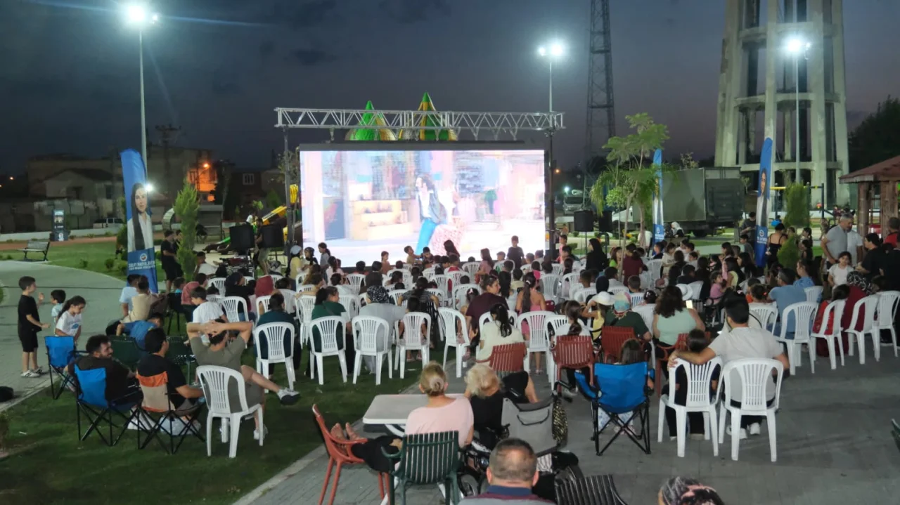 Ayşe Malaz Ve Şehit Yasin Dorak Parklarında Sinema Şöleni