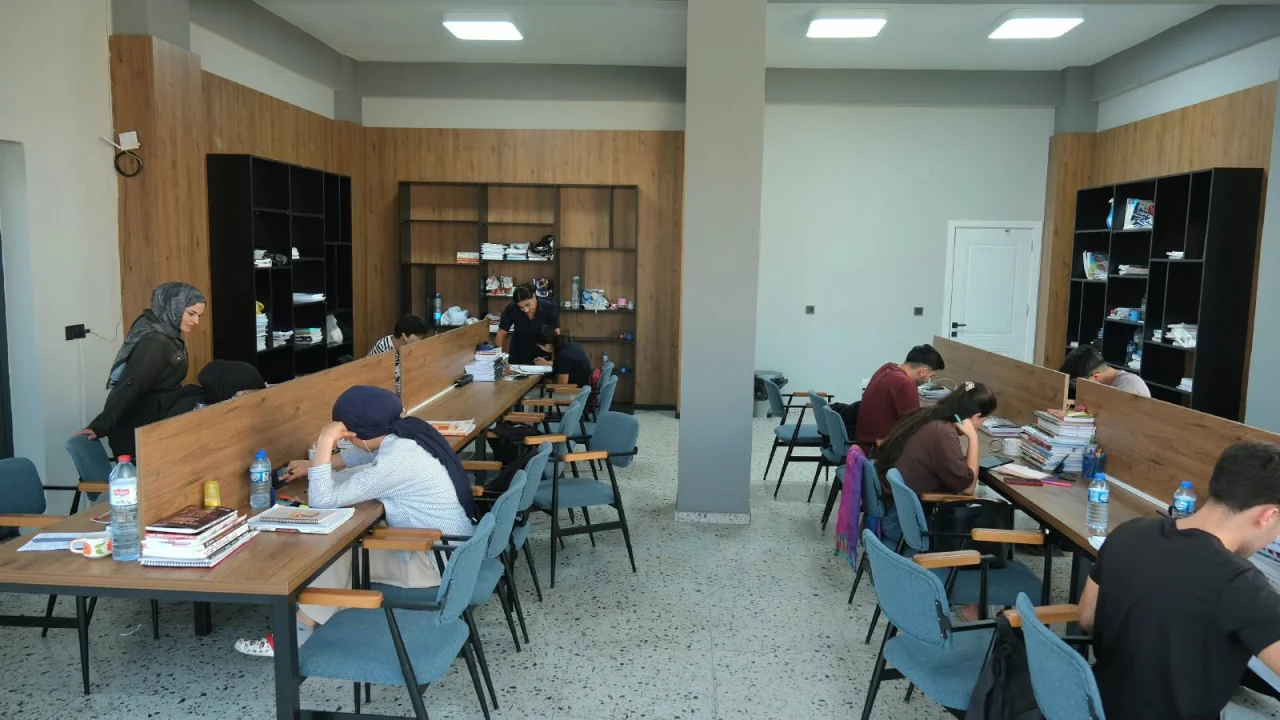 6 Ocak Kurtuluş Kent Meydanı Kütüphanesi Sınava Hazırlanan Gençlerin Uğrak Noktası Oldu