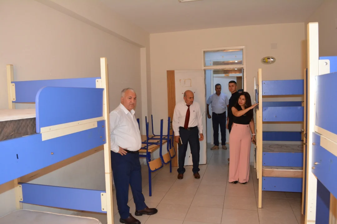 Ceyhan Kaymakamı Kurtyemez Yetkililerden Yurtların Fiziki Durumu Hakkında Bilgi Aldı