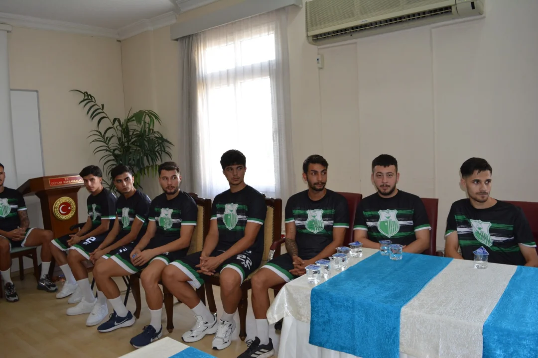 Ceyhan FK 1967’den Kaymakam Kurtyemez’e Ziyaret: Sezon Hazırlıkları Resmen Başladı!